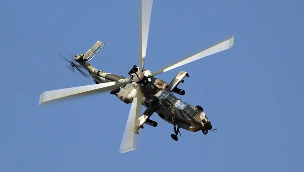 Imagen del helicóptero Rooivalk sudafricano