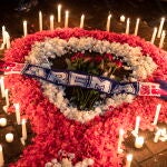 Velas y flores en homenaje a los fallecidos en Indonesia