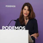 La portavoz de Podemos, Isa Serra durante la rueda de prensa ofrecida este lunes en la sede de la formación, en Madrid. EFE/ Borja Sanchez-trillo