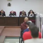 Detalle de la sala de la Audiencia Provincial de Cádiz durante de la reanudación del juicio de Los Castañas. Nono Rico