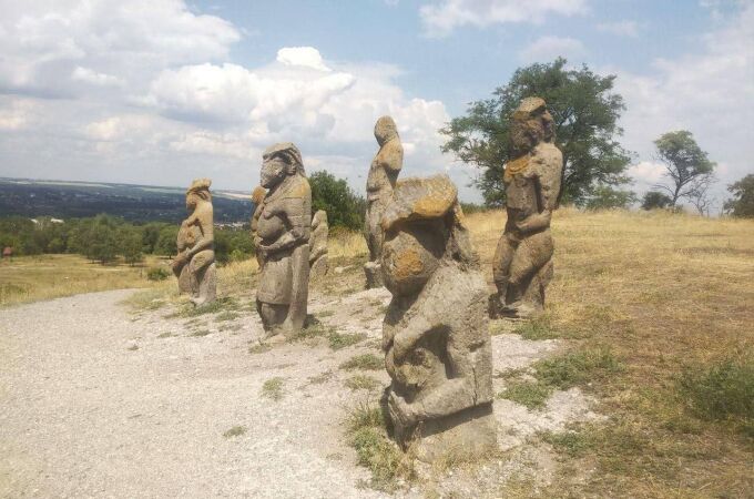 Así estaban en el Monte Kremenets las esculturas "babas de piedra" antes de su destrucción