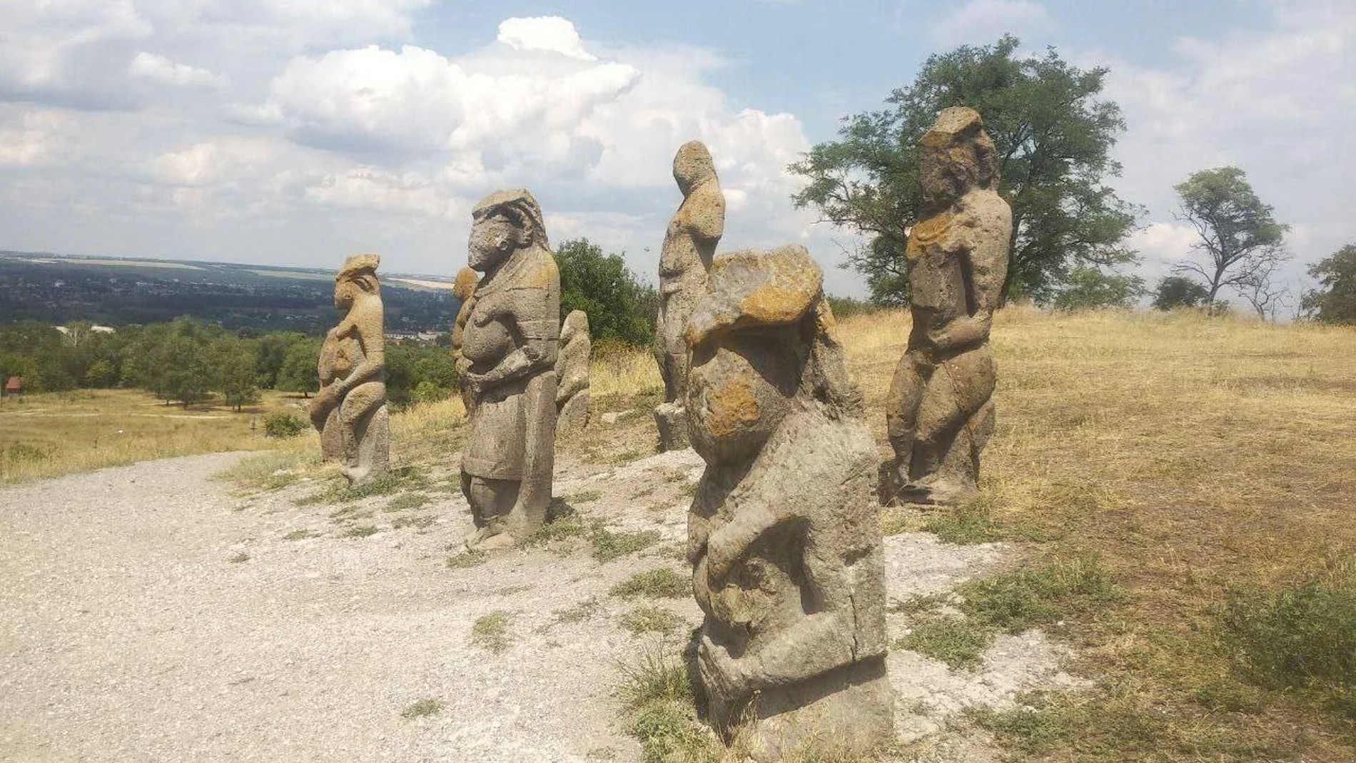 Así estaban en el Monte Kremenets las esculturas "babas de piedra" antes de su destrucción