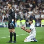 Karim Benzema, cuando pidió el penalti en el Real Madrid-Osasuna de LaLiga