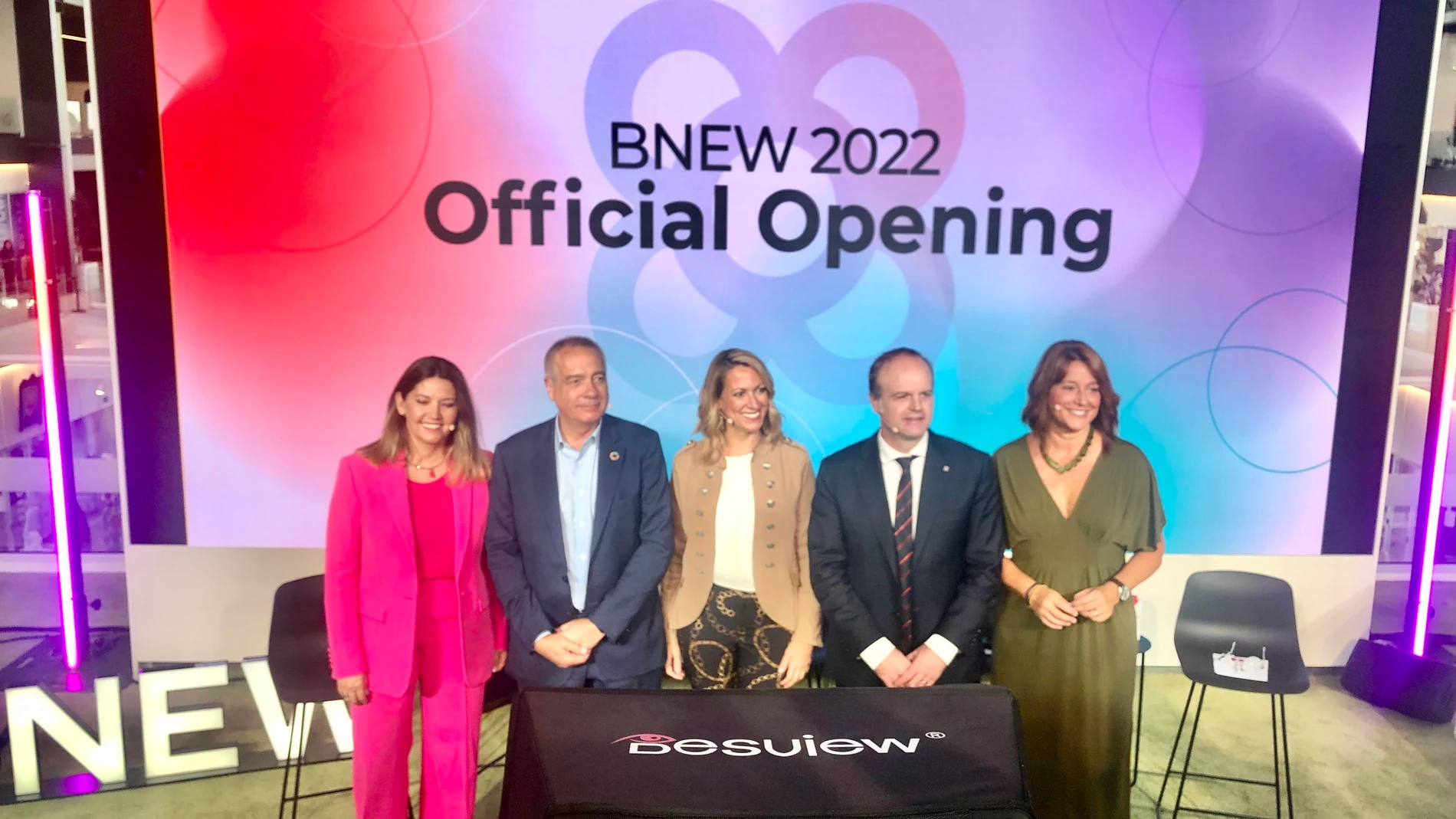 La ceo del CZFB, Blanca Sorigué; el delegado del Estado en el CZFB, Pere Navarro; la delegada del Gobierno en Catalunya, Maria Eugènia Gay, el secretario de la Generalitat Alberto Castellanos, y la teniente de alcalde Laia Bonet, inauguran el BNEW.EUROPA PRESS