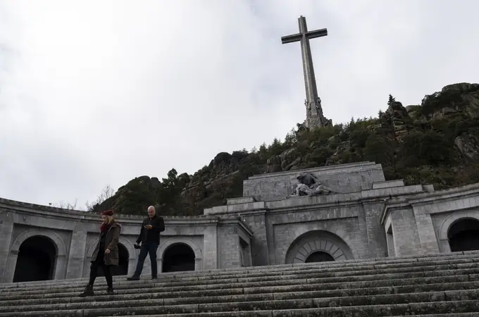 El artículo de la ley madrileña que podría proteger del derribo la Cruz del Valle de los Caídos