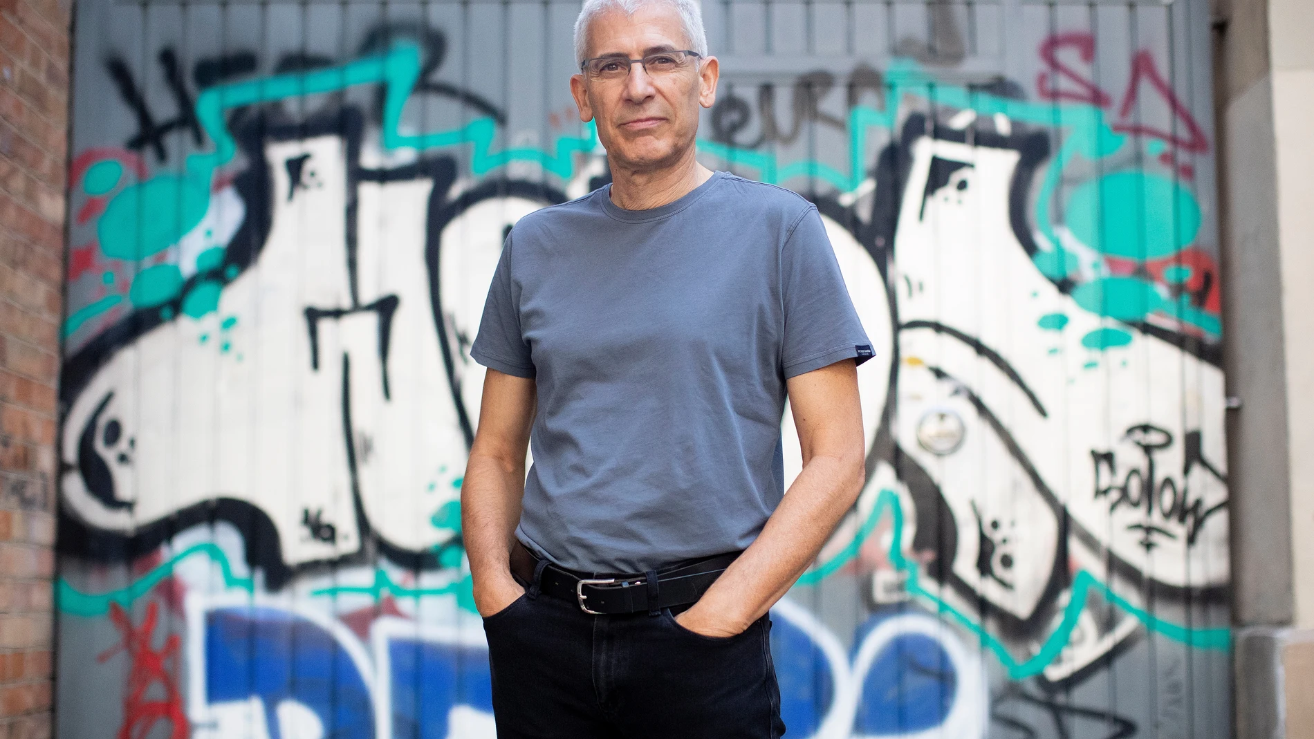 El escritor José Ovejero presentó hoy en Barcelona su última novela "Mientras estamos muertos"