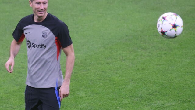 Robert Lewandowski, en el último entrenamiento del Barcelona antes de medirse al Inter
