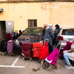 nmigrantes esperan a las puertas del comedor social de la ONG “Yo Soy Tú”, ubicada en un barrio obrero de Málaga, el mayor comedor-dispensador social de Andalucía