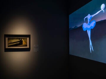 La pintura «Las pirámides de Guiza» (1957), de Dalí, y el cortometraje «Destino», creado por Walt Disney y el pintor, forman parte de la exposición