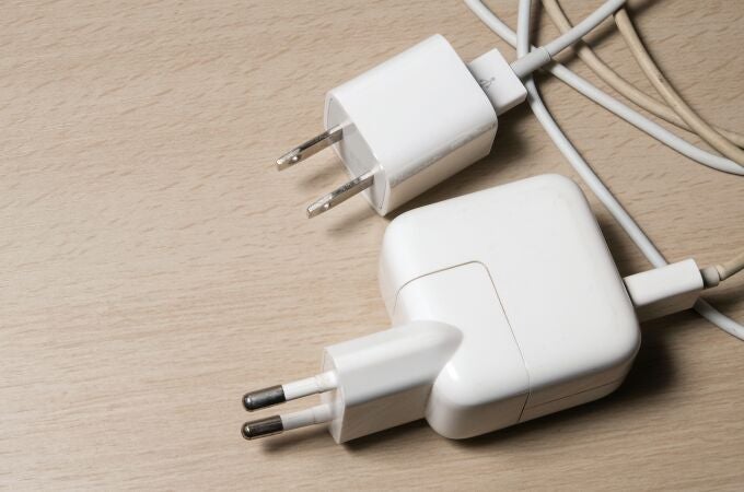 La medida afecta a los cargadores de videoconsolas, auriculares, teclados, ratones, altavoces o aparatos GPS