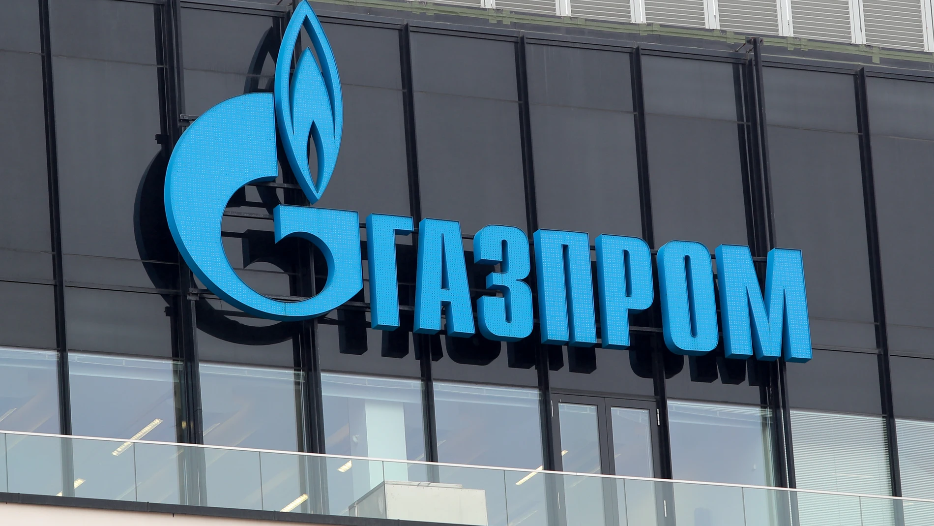 Logotipo de Gazprom en San Petersburgo