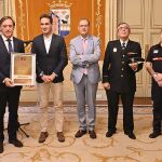 El alcalde de Salamanca, Carlos García-Carbayo, recibe la Placa de Oro de la Seguridad que entrega Securitas Direct