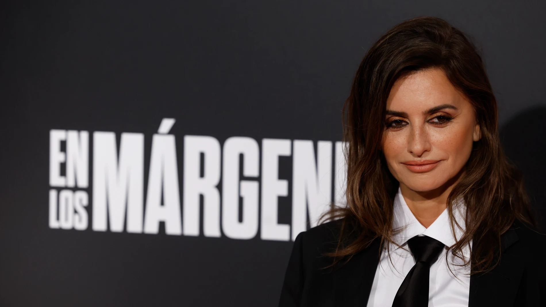 La actriz Penélope Cruz a su llegada al estreno de la película "En los Márgenes"