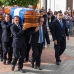 El féretro con los restos mortales del periodista Jesús Quintero