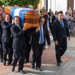 El féretro con los restos mortales del periodista Jesús Quintero