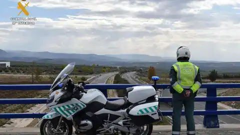 Un agente de la Guardia Civil de Tráfico