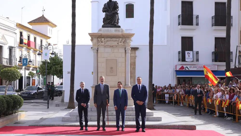 El Rey Felipe VI y diversas autoridades en Lebrija (Sevilla)