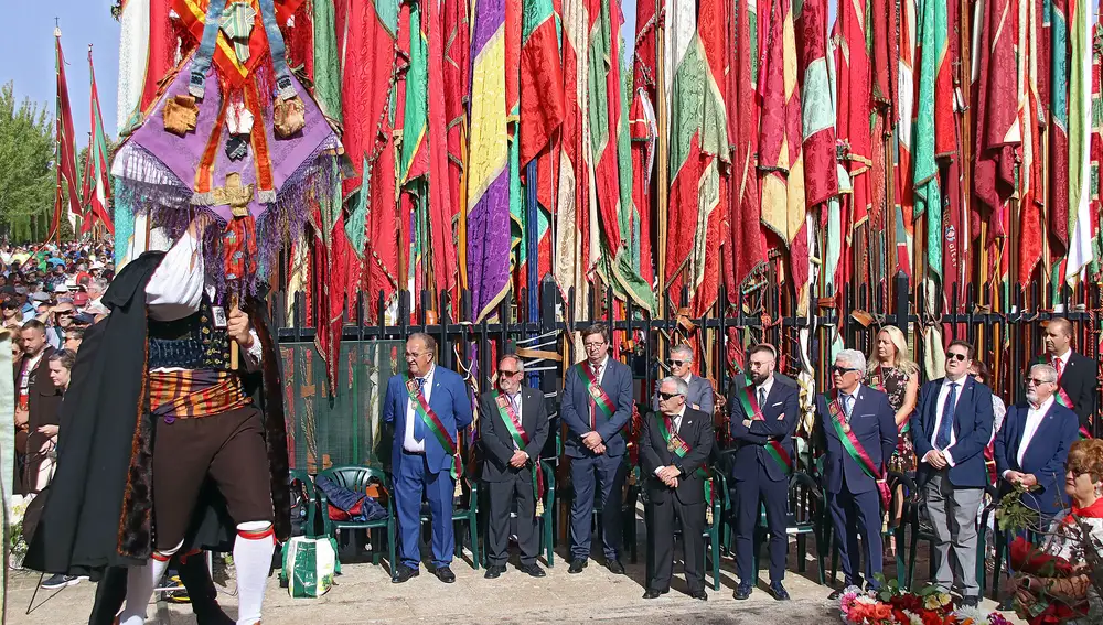 Tradicional romería de pendones y carros engalanados de San Froilán y eucaristía presidida por el obispo Luis Ángel de las Heras