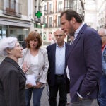 El alcalde de Valladolid, Óscar Puente, visita las obras de reurbanización de calle Catedral con el concejal de Movilidad y Espacio Urbano, Luis Vélez