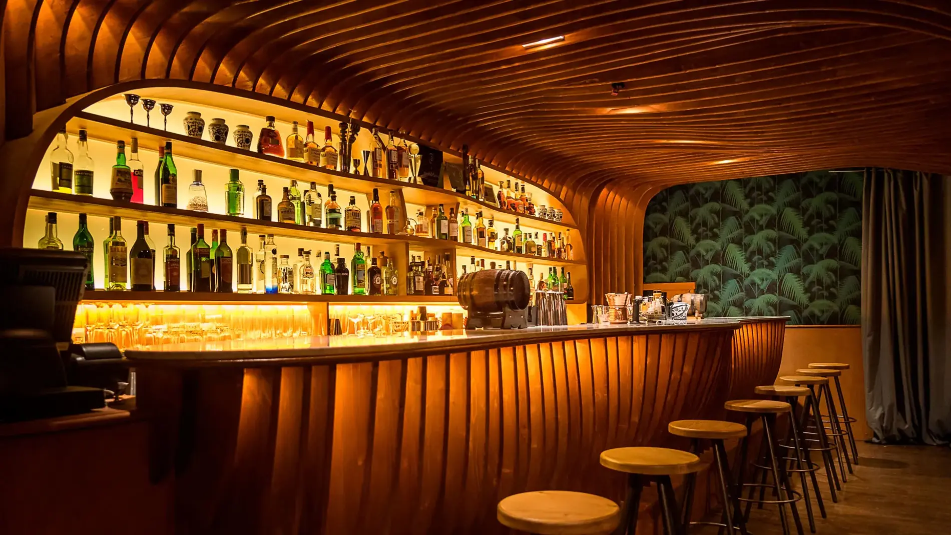 Interior del bar Paradiso en Barcelona