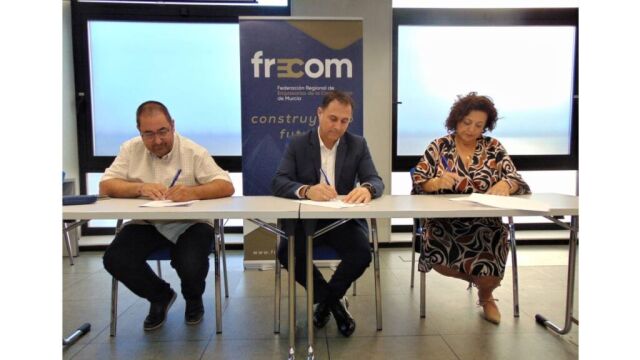 La patronal de la Construcción Frecom, junto con los sindicatos UGT y CCOO, firman el acuerdo salarial con una subida del 3 por ciento