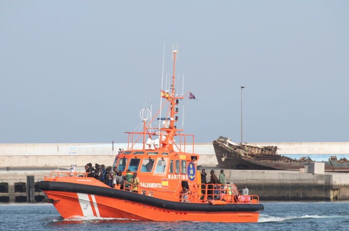 Rescatan a 25 personas a bordo de dos pateras en las últimas horas