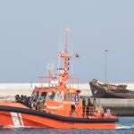 Rescatan a 25 personas a bordo de dos pateras en las últimas horas