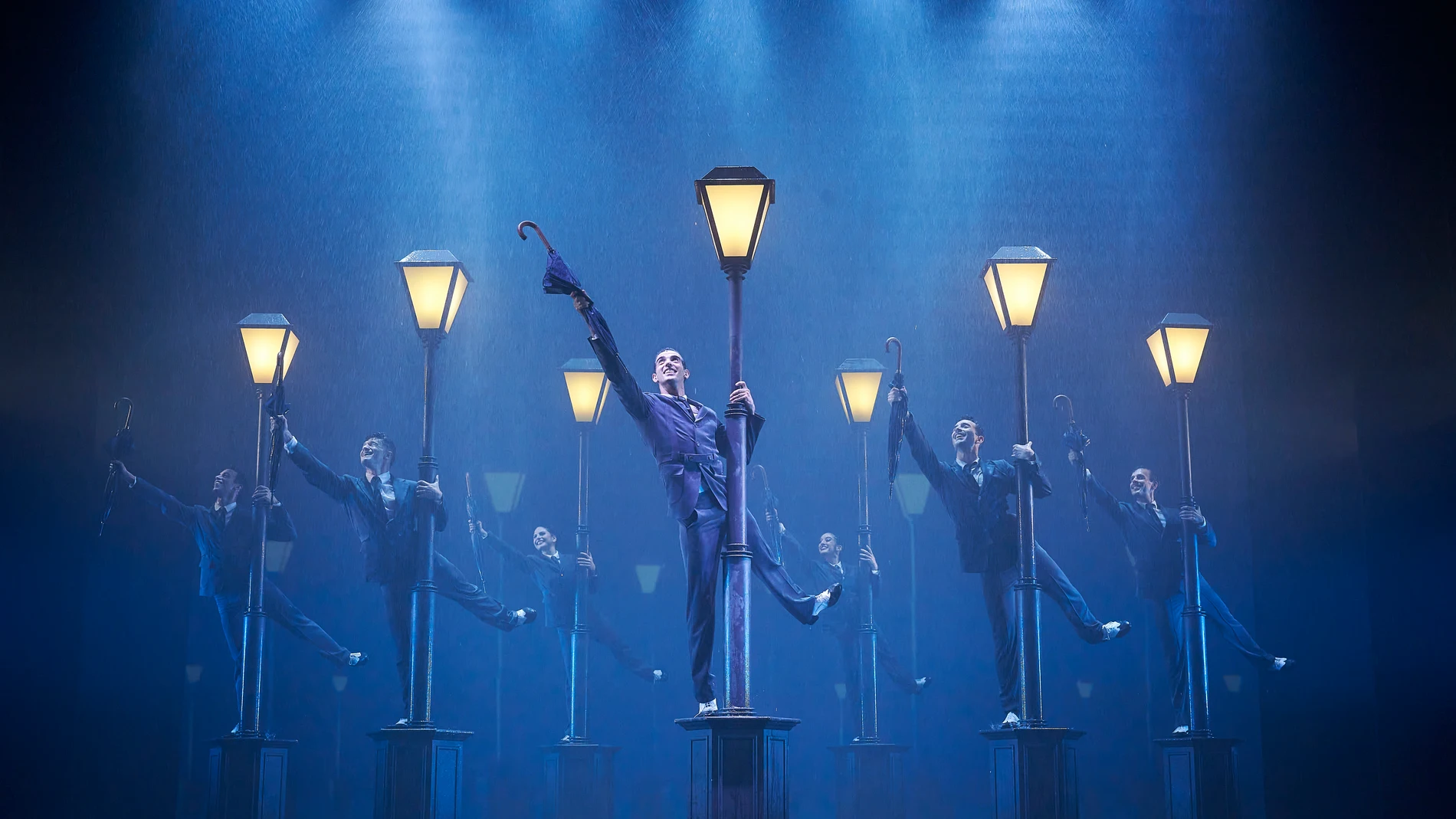 "Cantando bajo la lluvia" es el último musical que ha hecho su aparición en Madrid, en el Teatro Nuevo Apolo, concretamente