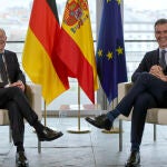 El presidente del Gobierno, Pedro Sánchez, y el canciller alemán Olaf Scholz durante la cumbre hispano-alemana que se celebra este miércoles en A Coruña