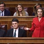 La portavoz del PP en el Congreso, Cuca Gamarra, interviene durante la sesión de control al Gobierno del Pleno del Congreso, a 5 de octubre de 2022, en Madrid