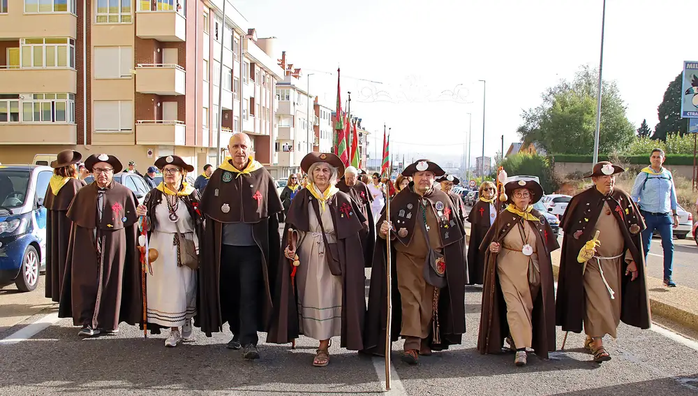 Tradicional romería de pendones y carros engalanados de San Froilán y eucaristía presidida por el obispo Luis Ángel de las Heras