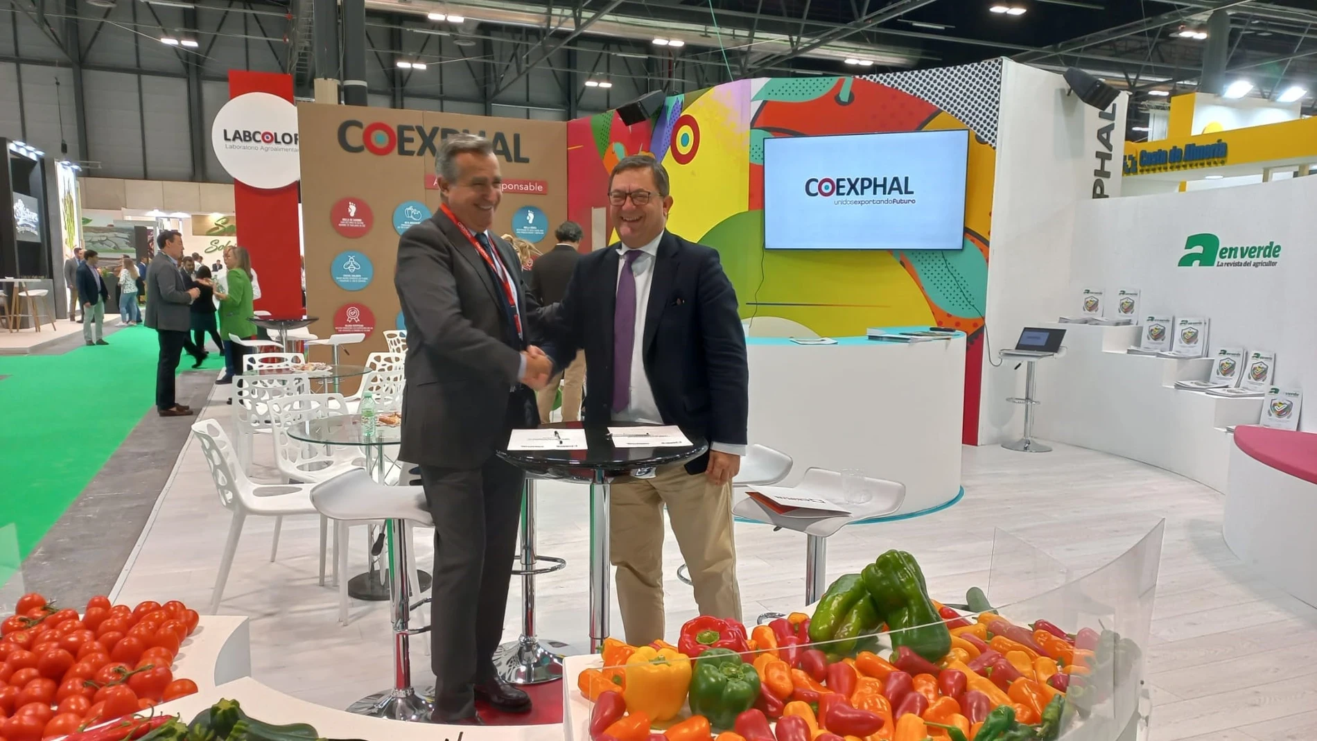 Firma del acuerdo entre Cesur y Coexphal
