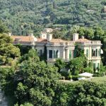 Villa Altachiara es una mansión de estilo colonial que cuenta con 30 habitaciones, piscina y helipuerto