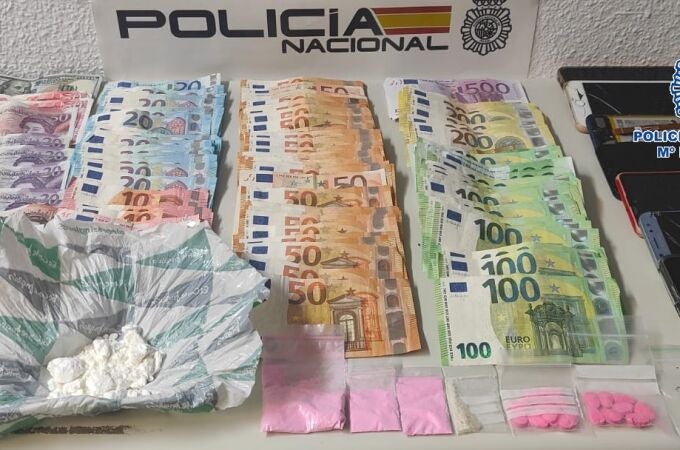 Dinero y droga intervenida en la operación policial