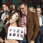 El secretario general del PSOE y presidente del Gobierno, Pedro Sánchez, participa en un acto público del partido en Getafe, este sábado