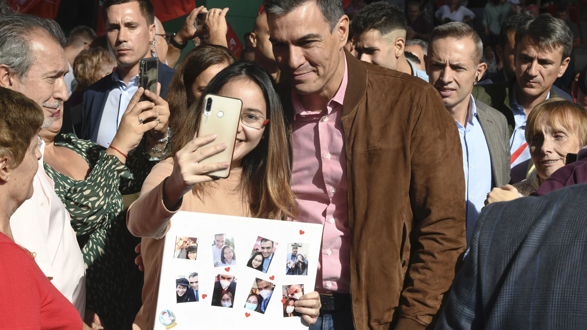 El secretario general del PSOE y presidente del Gobierno, Pedro Sánchez, participa en un acto público del partido en Getafe, este sábado
