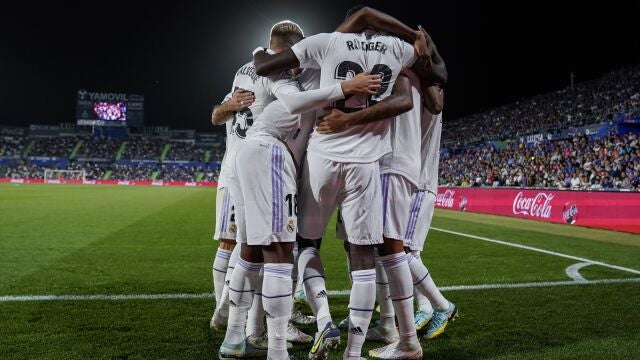 Los jugadores del Real Madrid celebran el gol de Militao en Getafe