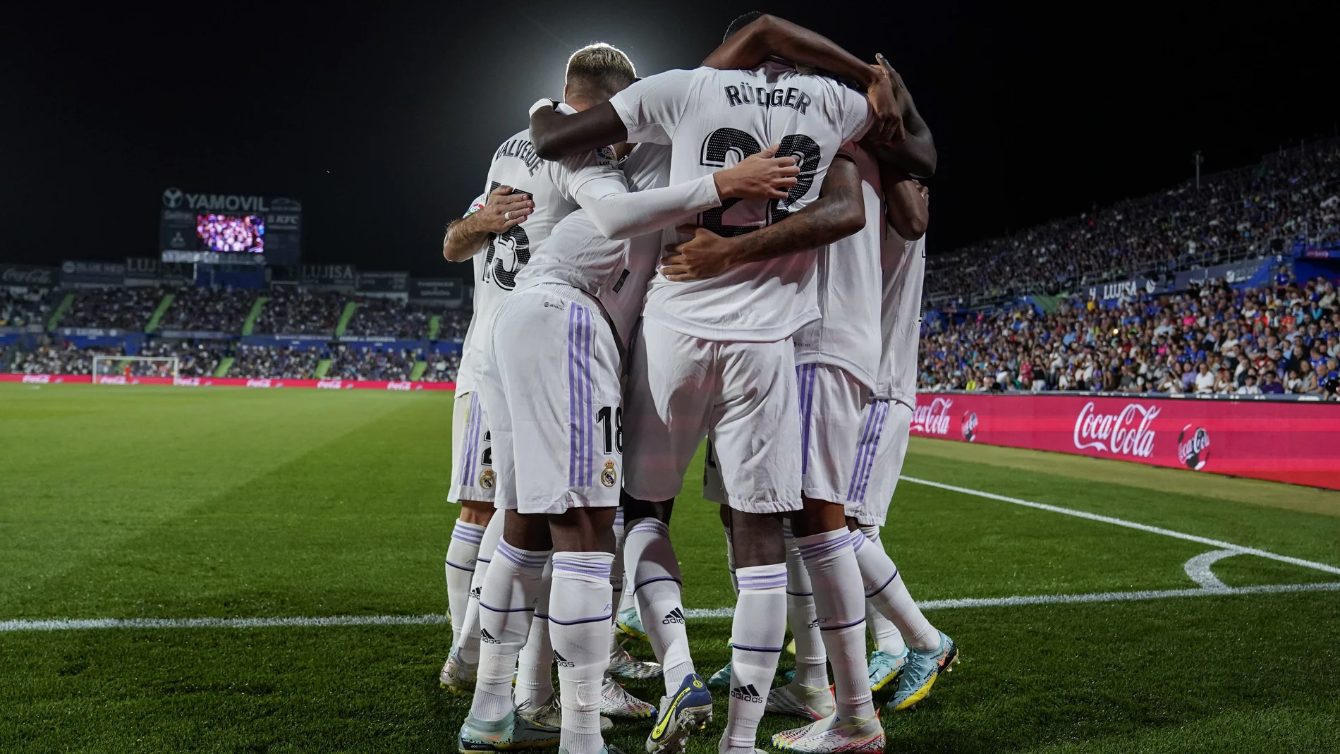 Los jugadores del Real Madrid celebran el gol de Militao en Getafe