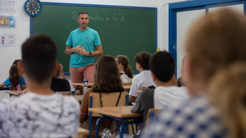 Alumnos del CEIP Escritor Alfonso Grosso durante el primer día de colegio