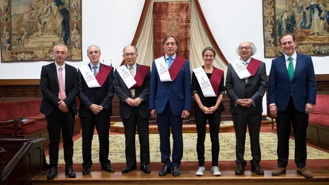 Alumni Universidad de Salamanca nombra a los nuevos socios de honor propuestos por la Junta Directiva y ratificados por la Asamblea General de Socios, incluidos el Ayuntamiento de Salamanca, Antonio Jesús Fonseca-Herrero, Antonio Colinas, Helena González Burón y Katsuyuki Tanaka