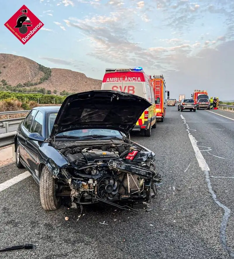 Herido un hombre tras ser atropellado en un accidente de tráfico múltiple en Orihuela