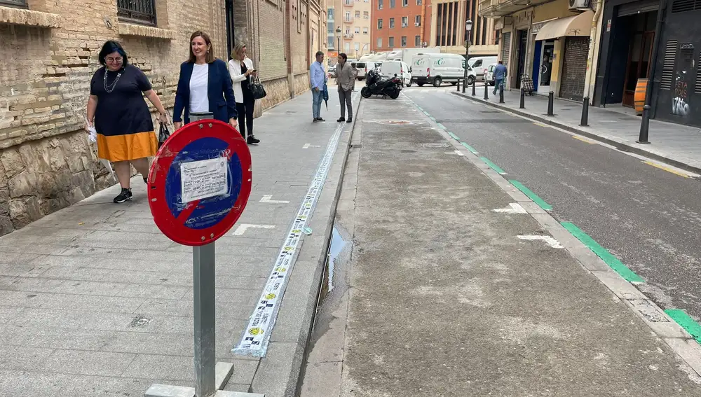 María José Catalá visitó el viernes el barrio. El PP ha pedido que no se sancione hasta que se logre un consenso