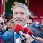 El ministro del Interior, Fernando Grande-Marlaska, atiende a los medios de comunicación en León