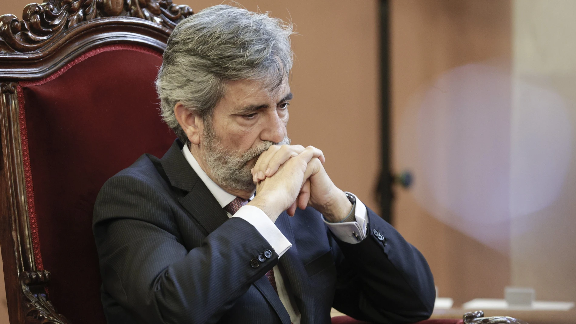 El presidente del Tribunal Supremo y del Consejo General del Poder Judicial, Carlos Lesmes, anunció ayer su dimisión