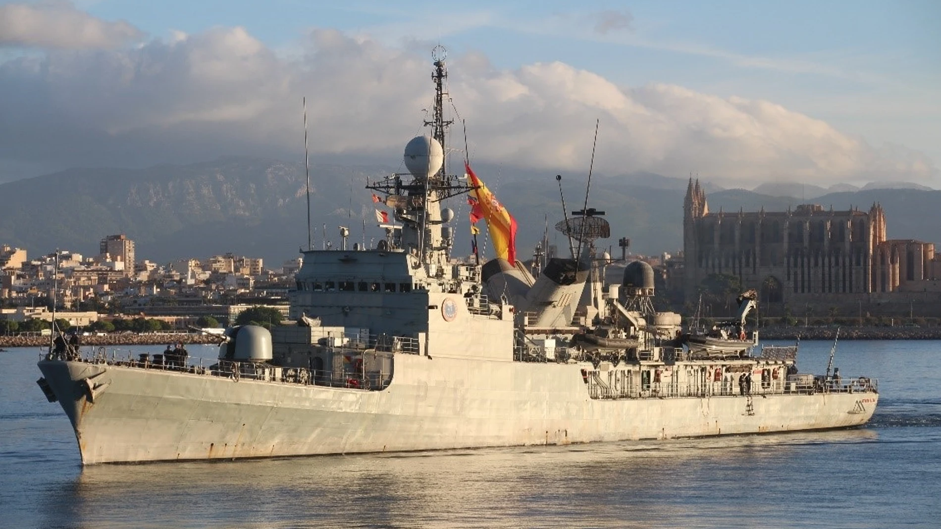El patrullero de altura 'Infanta Elena', con base en Cartagena (Murcia), concluye su última patrulla de vigilancia y seguridad marítima, tras casi 43 años de servicio