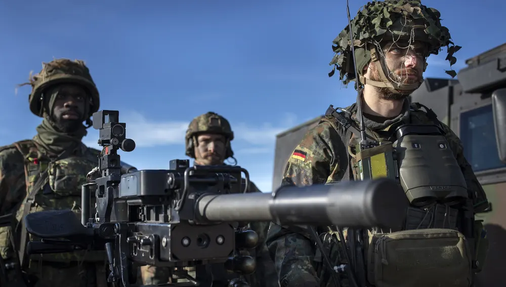 Soldados alemanes participan en la operación "Fast Griffin" en Vilna (Lituania)
