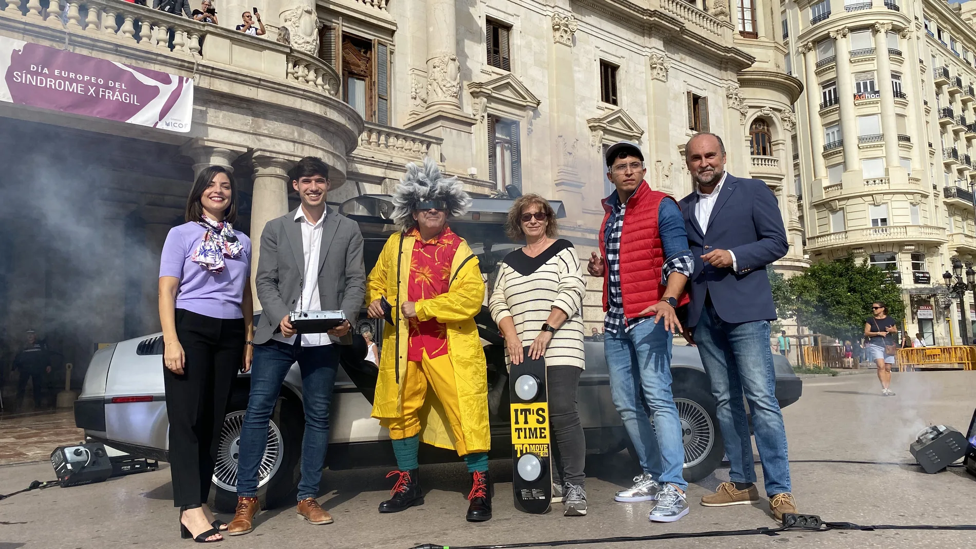 El concejal Sanjuan junto a los participantes en el evento