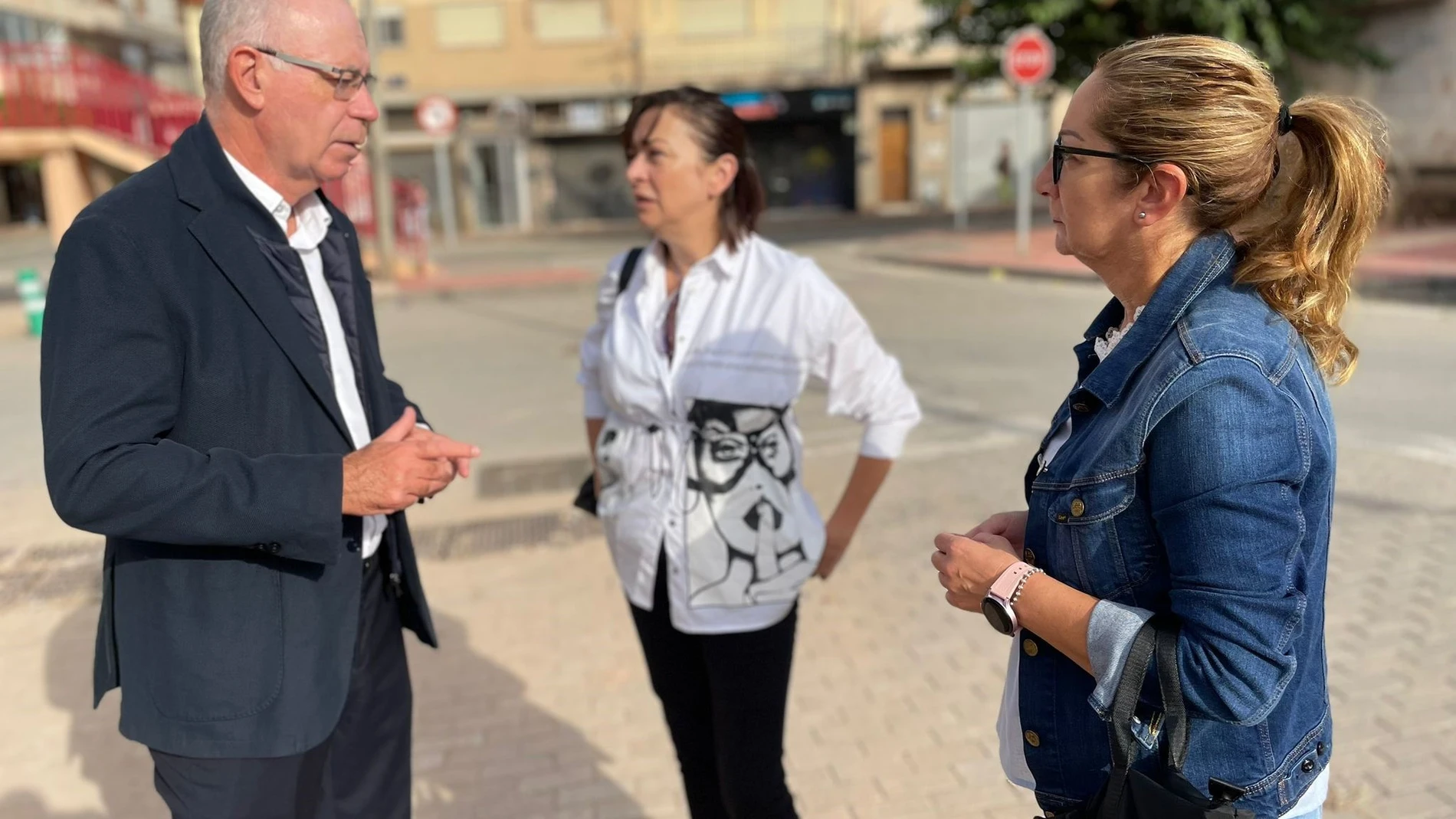 El concejal del PP en el Ayuntamiento de Murcia Antonio Navarro visita la rambla de Espinardo