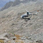 Momento del rescate de la montañera en el Pico Rusell