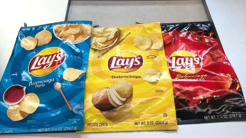 Los tres modelos de bolso de Balenciaga con Lays.